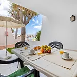 Daire Home2book Bright & Pool, Costa Teguise