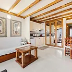 Home2book Bright & Pool, Daire *